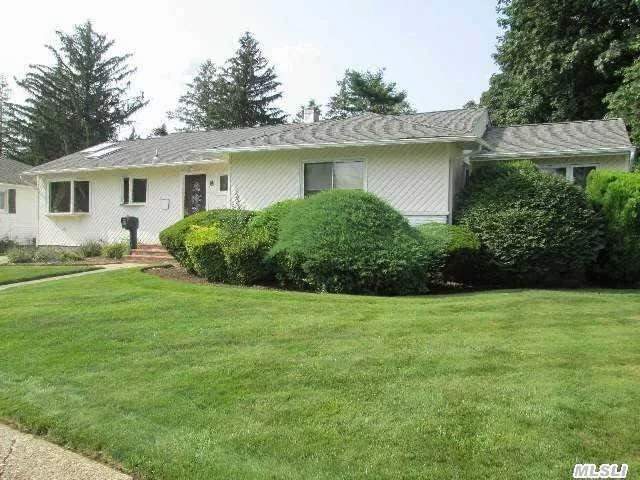 One Of A Kind Ranch On 74X175 Lot In Manetto Hills.Expanded Ranch Offers 5 Brs & 3 Baths Ready For In-Law Suite W/Ose. Entry Foyer Includes Oak Floors W/View Of Lr, & Open Archway To Vaulted Den. Expanded & Redone Kit W/ Huge Counter Space Leads To Dr W/ Skylights And Family Rm. Cac, Oak Flooring, Fenced Property With Patio And Retractable Awning, Finished Basement. Sd#4