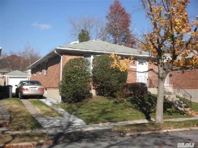 Beautiful Sunny Southern Exposure Brick Ranch In Prime Oakland Garden Area. 26.5X48 Building Size & 41X100 Lot. Best School Ps188 , Ms74. Walking Distance To Express Bus & Q27 Bus To Flushing. Closed To Alley Pond Park.