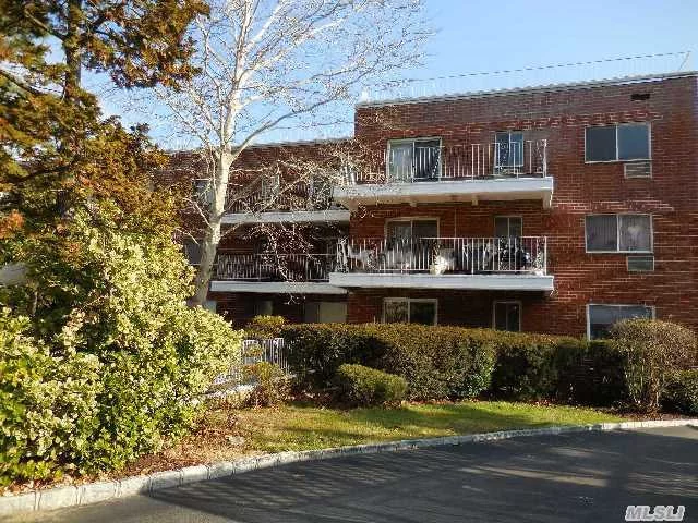 Circular. Drive Leads To Doorman Building On Manhasset Bay! Top Floor Corner Unit Boasts Sunny And Spacious Rooms Opening To Large Terrace Overlooking Ravine Park. 7 Closets, Hardwood Floors. Laundry On Floor. Parking $60 Add. Per Car Available, Gas, Heat& Water Inc In Low Maint. Free Storage Unit. Security Cameras. Gn Park Incl. Pool/Lazy River, Tennis, Boating & More!