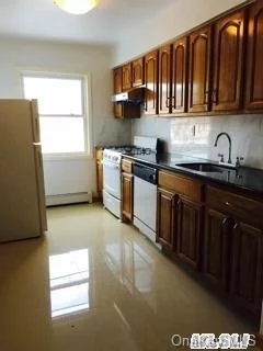 Full Renovated 2Bedroom Apartment On 2nd Floor. All Utilities Not Including But Water. Close To All Step Away From Llir