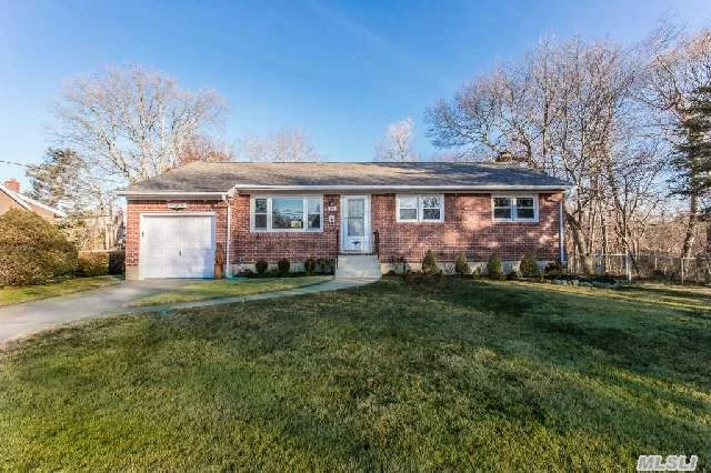 Expanded Ranch. Lr Fdr Eik 3 Brs 1 1/2 Baths Den/Office.  Hardwod Floors, Cac, All New Windows, New Roof, Full Finished Basement W/ 1/2 Bth Instant Hot On Demand And Cac 2 Zone , Sprinklers, Near Path To Bethpage Park, On Dead End Street Sd#22