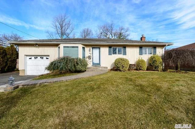 Wonderful Open Floor Plan Ranch In The Syosset School District. Move Right In And Make This Your Home. Anderson Windows. Hardwood Floors Throughout. Stainless Steel Appliances, New Siding, New Decking And Landscaping, Alarm System. Property Being Sold In As Is Condition.