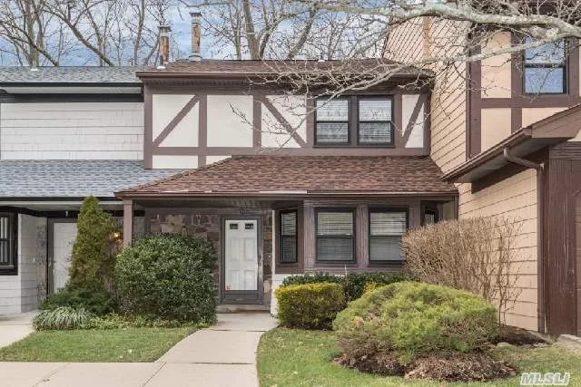 Great Opportunity To Live The Country Club Life... Beautiful 2/3 Bed. Loft W/Skylight, Kitchen With New Appliances, Granite Counter Tops, Updated Baths, Stone Fireplace, Sliders To Private Deck, New Roof, Windows, Close To Pool. Syosset Schools. Don&rsquo;t Worry About Snow, It&rsquo;s All Taken Care Of For You.