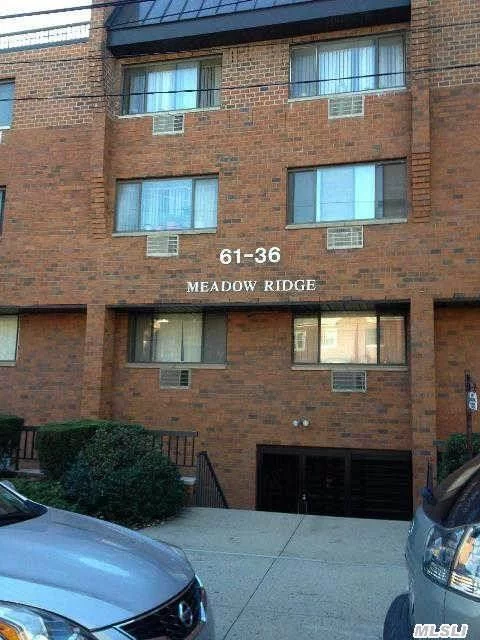 1 Bedroom Condo, Near Public Transportation, Hardwood Floor, School Dist 26, 1 Parking Space Included, Separate Deed, Move In Condition