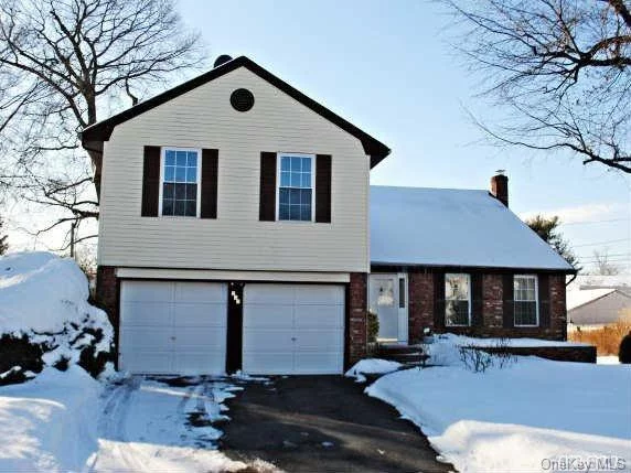 Price Reduction For Quick Sell! Beautiful Updated 5 Bedroom 2.5 Bath Custom Built Colonial On Treeline Street. New Kitchen , New Bath, Gas Heat, Cac And Wood Burning Fireplace. Terrific For Entertaining. Access To Glen Cove Golf Course And Beach. Close To School And Shopping.