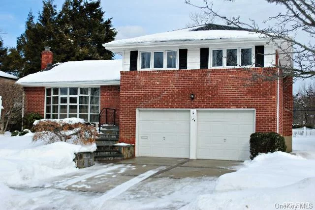 This Lovely Brick Split In Desirable  Woodbury Hills In Perfect Midblk Loc.On Prof.Landscpd Property Features, New Granite Main Bth, 2 Updt Bths, New Arch.Roof, 200 Amp, New Walk, Newer Heat, Windows, Brick Wood Burning Fpl, Ugs , Hardwd, Vaulted Ceiling. Extremely Reasonable Taxes For A Home This Size! Mrs Clean Lives Here