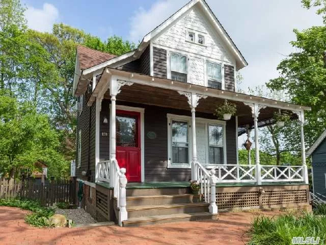 Vintage Landmark Colonial In The Heart Of Sea Cliff Painstakingly Restored To Its Original Glory. Fabulous Wraparound Porch, Wide Plank Pine Floors, Deep Property And Plenty Of Parking. Hang Your Coat And Move Right In.