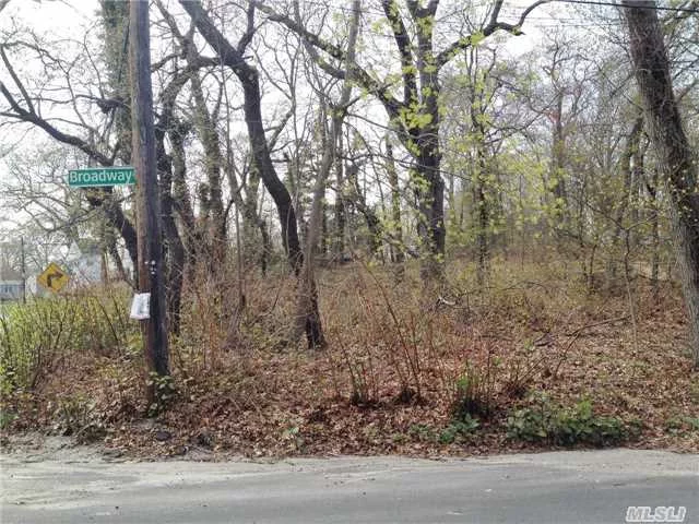 Gorgeous Lot Within Walking Distance To Li Sound!!!! Build Your Dream Home Today! This Lot Has Been Approved For A 2000 Sq Ft. Home Plans Are Available. Bring All Offers Show And Sell