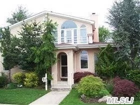 Beautifully Manicured Unique Stucco Facing South, Shore, Manorhaven Community Park. Large Bedrooms Jacuzzi, German Blocks In Living Room And Partition, Wood Burning Fireplace. Brick Patio, Private Driveway Fits Up To 3 Cars.