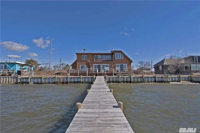 Captree Island Year Round Beach House. Close To Everything Yet Away From It All! 75&rsquo; Pier, 100&rsquo; Of Bulkhead & 2 New Moorings.