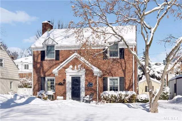 Classic All-Brick Colonial. Many Updates & Upgrades:Designer Chef&rsquo;s Kitchen W/Thermador Dual-Fuel Range & More; Den/Fr W/Guest Bath. Mbr + 2 Brs Share New Bath W/Soaking Tub & Separate Shower. Basement By Healthy Basement Systems W/Playrm, Storage, Laundry & Utilities. Profess&rsquo;lly Landscaped Property Fenced For Privacy. Close Proximity To Lirr, Schools, 25A, Lie & Town.