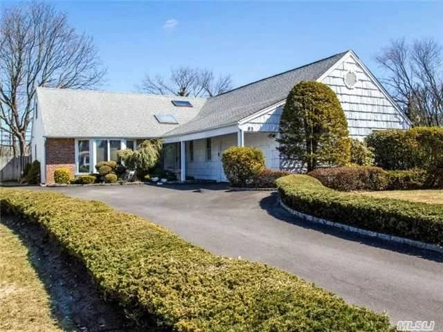 Reduced! Beautiful Farm Ranch In Perf Loc In Woodbury Knolls- Must Be Seen! Immac 4 Bdrms, 3 Bths, W/ 2nd Mstr Suite On Main. Spac Rms, Wd Flrs, Skylts Shows Light & Bright. Fr W/Fplce, Lrge Redone Eik Kitchen, W/ Granite & Custom Cabinetry, 2nd Flr Mstr Suite W/Jacuzzi Tub, Oversized Shower, Cstm His/Hers Walk In Clsts, Gas Ht, Cac, Full Bsmt-Part Fin, 2 Car, Baylis