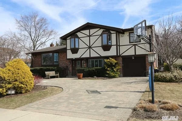 An Exp.Split W/Its English Tudor Feel Exterior Features 5 Brs, 5.5 Bths, A Huge Mstrsuite W/Hi Ceilings, Walk-In Closets, Fpl, Open Concept Lr, Fpl, Which Extended To A Granite Kit W/Radiant Heated Flrs, Dining Rm W/2 Skylites That Bring In Lotsof Natural Lite, Equipped W/Sound System & Speakers, A 4 Seasoned Sunrm W/Heat/Cool Unit, Hottub On Deck, 2Much To List.A Must See!