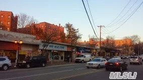 Two Office Space Available Each One Is 900 Sq Ft , On Top Of The Store On South Middle Neck Rd. Used To Be A Nail Salon. Plumbing Available. It Is A Total Of 1800 Sq Ft Together For $3000. . This Is A Walk Up. Located Across The Shopping Center. Lots Of Traffic