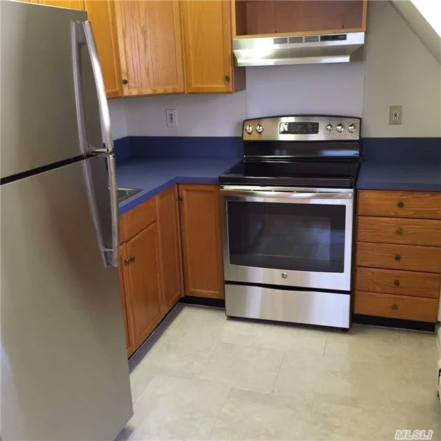 2nd Floor Mint 1 Bedroom Apt, Newly Renovated W/ New Stainless Steel Appliances, 1 Full Bathroom. Located In Muttontown Park & Preserve. Utilities Included.