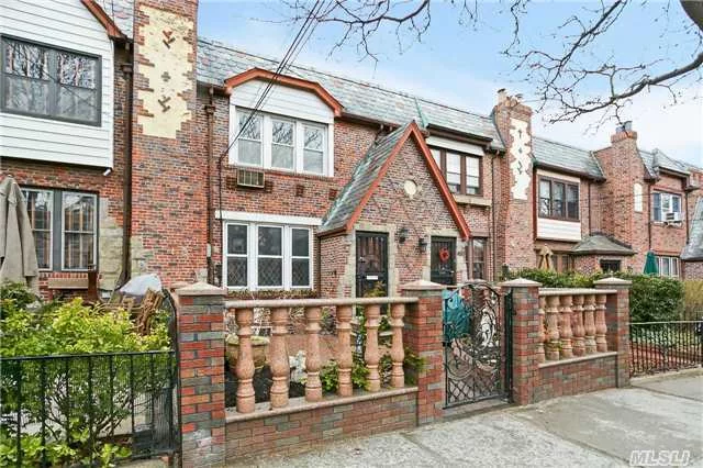 True-Turn Key! Newly Renovated 1 Family Brick Located In Heart Of Maspeth Plateau. X-Large Sunken L/R With Fireplace. Fdr, Mod Kit, S/S, Granite, Custom Wood Cabinets. Ceramic & Wood Radiant Floors, Many Closets , 5 Zone Heat, Upgraded Electric, New Windows, Accented Crown Molding, Modern Fin Bsmnt, Many Extras, Near Shop & Transp....