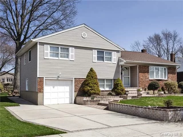 Bob Hill Split 4 Br 3 Full Bath, With Ext. Family Room And Fireplace, This Home Is Well Maintained, Features New Bath, Hordwd Floors Under Carpet, Cac, Igs, Alarm, 200 Amp, Up Dated Hi Efficiency Gas Heat, Radiant Heat In F/Room, New Stainless Steel Chimney Liner, Taxes Are Grieved, They Will Be Reduced For 2015-16 Approx.$1900, Award Wining Sd #21 Charles Champagne Elem.