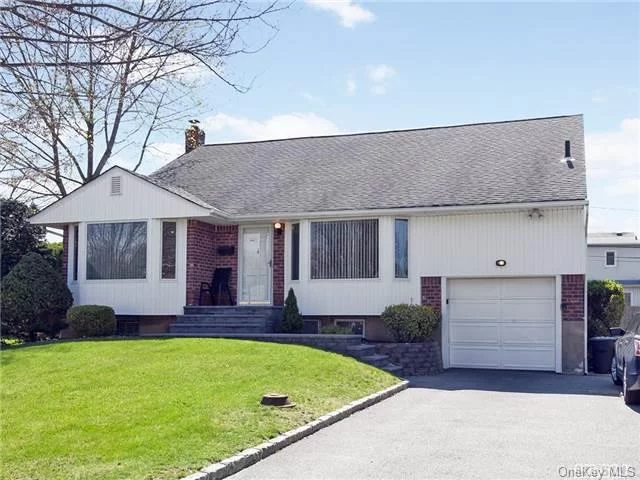 Perfect Loc.For This Custom Center Hall Split-Cath.Lr, Spacious Fdr, Eik, Huge Den, Office, Master Suite With Full Bth, Sitting Rm And Walk In Closet, Fin.Bsmt, Cac, Many Updates-Well Maintained , Oversized Garage