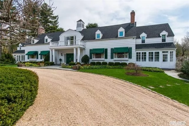 Charm Of Original Carriage House Still Evident In This Stunning 5000Sqft Country Home -Totally Renovated & Transformed.State Of The Art Appointments, Beautiful Classic Built-Ins, Mahogany Library, Oversized Mastersuite/Sep Dressing.A Courtyard Of Colorful Gardens & Cherry Trees Separates Guest Cottage, Garages & Stalls.Ig Salt W Pool On 2&rsquo;Quiet&rsquo; Acres.Jericho Sd#15