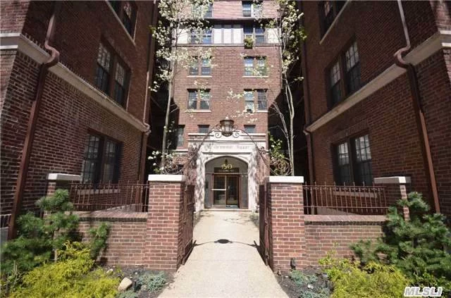 Located On A Tree-Lined, Quiet Street, Bright One Bedroom In Pre-War Forest Hills Gardens Building. Features A Renovated Kitchen And Bath, Hardwood Floors, High Ceilings And Loads Of Closets. Private Street Parking Available. Close To Express Subway, Shopping And Restaurants.