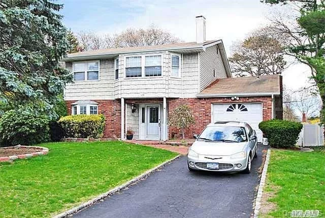 Large Colonial In Desirable Sachem Sd (Grundy-Seneca-Sachem North); Large Flat Yard Is Ideal For Entertaining & Kids; Basement Playroom