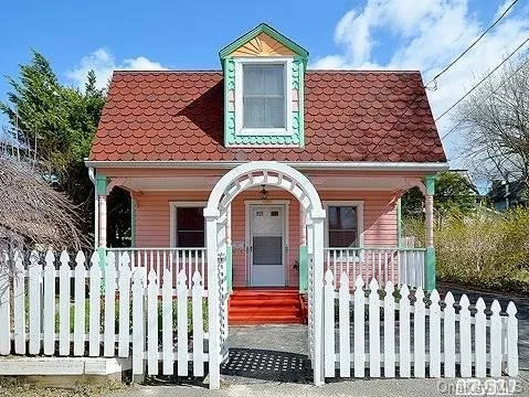 Pristine And Adorable 2 Br 1.5 Bath Cottage Located On A Quiet Sea Cliff Lane. Granny Porch, Deck, Outside Freshly Painted & New Wood Added, Electrical And Plumbing Updated. Low Taxes. Priced To Sell!