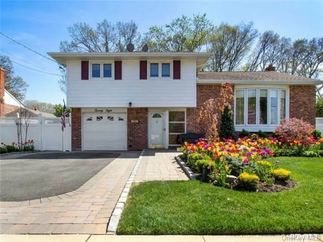 Amazing Rear Main Level Extension (10X22&rsquo;) Banquet Sized Dr And Gorgeous Extended Granite Kit W/Ss Appl. Professional Landscaping, Huge Rear Entertainer&rsquo;s Deck, Den/Radiant Heat, Beautifully Finished Ceramic Tile Bsmnt, Quiet Mid-Block Location.