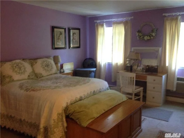 Great 1 Bedroom Co-Op In Hauppauge. Current Maintenance Charge Of $775.12, Does Not Include Star Credit.