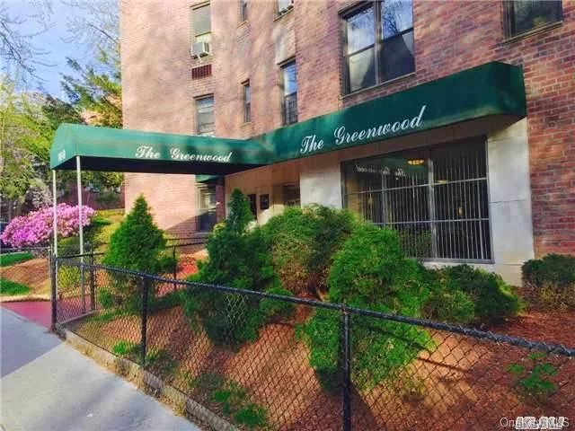 Charm, Convenience, Community!Truly An Extraordinary Find In The Much Sought After Section Of Briarwood! This Spacious Two Bedroom Unit Offers Everything One Could Possibly Ask For- Hardwood Floors, Natural Light, And Much More! Exceptional Location With Shopping, Banking, Access To Expressways, 30 Mins. To Nyc On The F Line Or 2 Exp. Busses. Don&rsquo;t Miss Out!