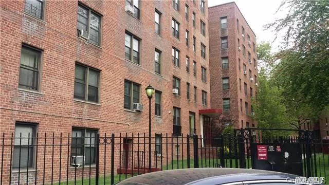 Gated Community. 24/7 Security, 24/7 Maintenance. Close To All. Beautiful Studio Apt Used As 1 Br Apt, $20, 000 Paid On Renovation. Won&rsquo;t Last!