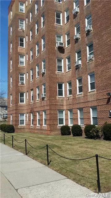 Convenient Transportation/Shopping/Post Office, School District #25, Corner Unit, Very Bright, Facing South & West, Indoor Parking Garage(Separate Fee), No Flip Tax.