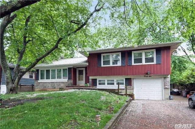 Desired Mid Block Seton Hills Split Featuring Large Eik With Granite Counters And Open Floor Plan.Hard Wood Floors Throughout. 5 Year Cac, 6 Year Old Boiler, 6 Year Old Roof, Over Sized Driveway. Large Property In School District 4.