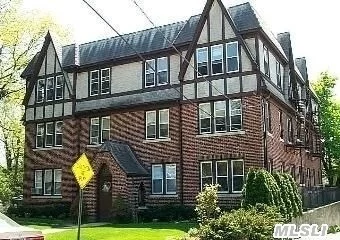 Big 1 Bedroom Apt With 1 Full Bathroom & Eat-In-Kitchen. Laundry In Basement. Water & Heat Included. Close Walks To Shops & To The Manhasset Lirr.