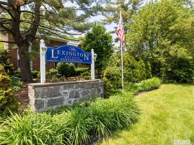 Oyster Bay - Spacious 1 Br, 2nd Floor Apartment With Beautiful Woodland Views, Hardwood Floors, Updated Kitchen With Granite Countertops. Lr/Dr With Vaulted Ceilings. Large Bedroom With Walk-In Closet. Full Bath. Storage & Laundry In Basement. Minutes To Beach.