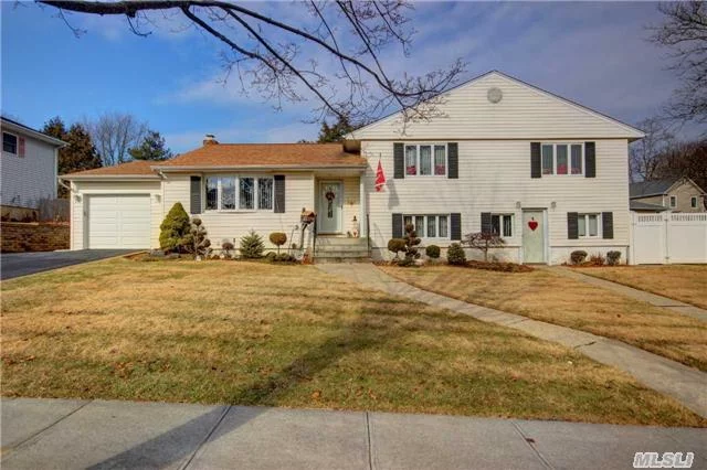 Lenox Hills Updated Oversized Split W/All Lg Rooms! Updated Porcelien And Granite Kit W/Ss Applicances! Sliders To Large Landscaped Private Byard! Walk Into Eh, Lg Lr,   Ext Fam Room Great To Entertain! Mbr Suite W/Full Bth! Great House In Great Neighborhood On Great Property! Upd Windows, Gar W 2 Car Driveway! 200 Amps, Cac And Much More !