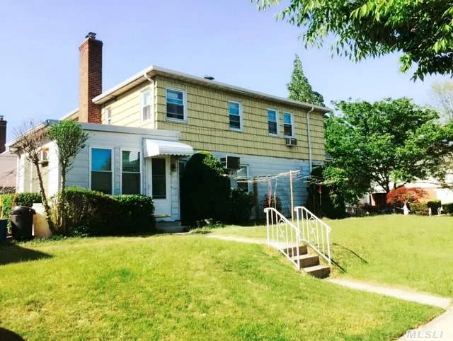 Newly Renovated, 3 Brs, 2.5 Baths W/ Full Basement Semi-Detach Whole House For Rent. Large Yard, And Parking Drive Way. Near Library, Park, Lirr, And Buses.