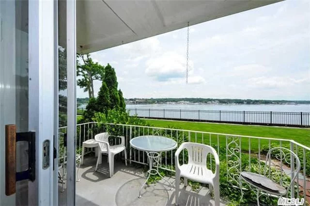 Rare 1st Floor Unit With Gracious Foyer, Stunning Kitchen, Dining Area, Living Room, Extra Large Bedroom Plus Outside Terrace With Spectacular Views Of Manhasset Bay. Freshly Painted With Gleaming Hardwood Floors, Hi-Hats Thru-Out. Storage Room And Washer And Dryer In Basement. Community Amenities Include In-Ground Pool, Kayak Rack And Professionally Landscaped Areas.