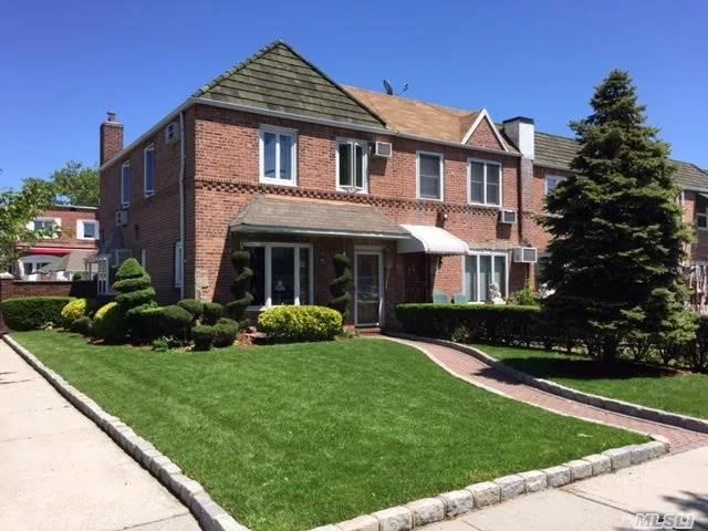 1 Fam Brk Corner Property, Sundrenched, 1 Car Detch&rsquo;d Garage W/ Pvt Drvwy W/ Remote Opener, Full Size Attic, Pvt Yard W/ Built In Bbq, 3 Bdrms, 2.5 Bths, Fin. Bsmt, Eik W/ S/S Appliances, Hrdwd Flrs & Tile Thruout, Fdr, Lr, Landscaping W/ Inground Sprinklers, Alarm System, Updated Windows & Electric, 1/2 Blk To Juniper Prk & Exp Bus, Location, Location! Heart Of Mv!.