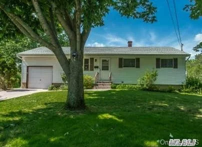 Nice Ranch With East Islip Schools/Full Basement/Wood Floors