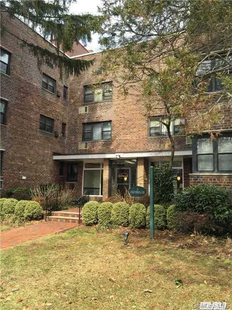 Diamond Condition Furnished One Bedroom Coop In Great Neck.All Wood Floor And High Hats.Large Bedroom And Livingroom. Walking Distance To Lirr, And Shopping. New Gym In Building, Short Waiting For Garage.