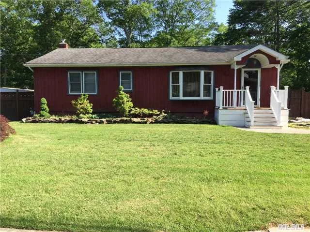 Open Floor Plan, Hardwood Floor Throughout.