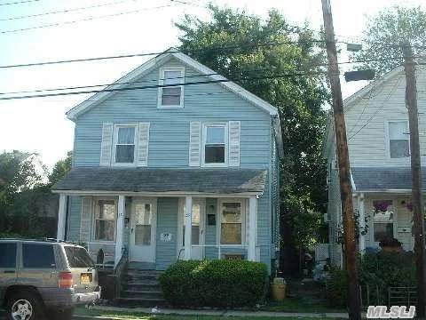 Duplex, Bright, Conveniently Located -- Near To Beach & Railroad.