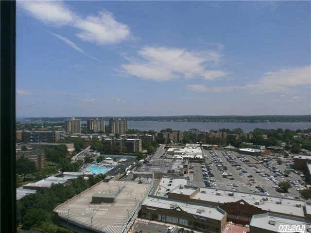 Fully Renovated Condo With Beautiful Waterview Of Little Neck Bay, Granite Counter Tops, New Carpet, Freshly Painted, New Bathroom, New Ac Unit. Health Club And Fitness Center, Shops. Close To All Transportation