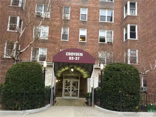 Excellent Location !!! Great Pricing. Minutes Walk To R, M And 7 Trains. High Fl Corner Unit. Bright And Sunny. Plenty Of Windows. Hugh Walk In Closets. Huge Living Room. Hardwood Fl. Great Layout. Great View From The Unit. Wonderful Building. No Flip Tax / Assessment. All Info For Ref Only. Verify On Own Before Purchase.