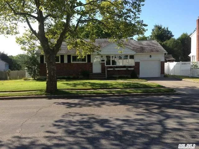 Updated Lovely Ranch Located Perfectly In Beautiful Neighborhood! Award Winning Plainview/Old Bethpage Sd! Updated Kitchen And Bath! Beautiful Hardwood Floors! 3 Air Conditioners Included. Private Yard, Washer/Dryer In Basement! Garage.Driveway Included As Well And Ground Care!