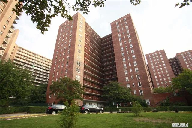 Great 1Bd/1Bth Apartment In The Heart Of Rego Park. The Unit With Private Terrace, Lots Of Closet Space. The Co-Op Offers Doorman/Security, Laundry Facility, Seasonal Pool And Welcomes Small Pets. Close To All Shopping Centers And Transportation