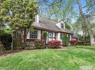 Lovely Seton Hills Center Hall Dormer Colonial Cape , 5 Eds 2.5 Baths Large Living Room, Fdr, Updated Eat In Kitchen, Updated 10 Yr Heat System 2 Master Beds, One Up, And The Main Level Master Has 1/2 Bath . All Hardwood Floors Under Carpet. Fantastic Professional Landscaping Sd#4 Plainview/Old Bethpage Private Yard