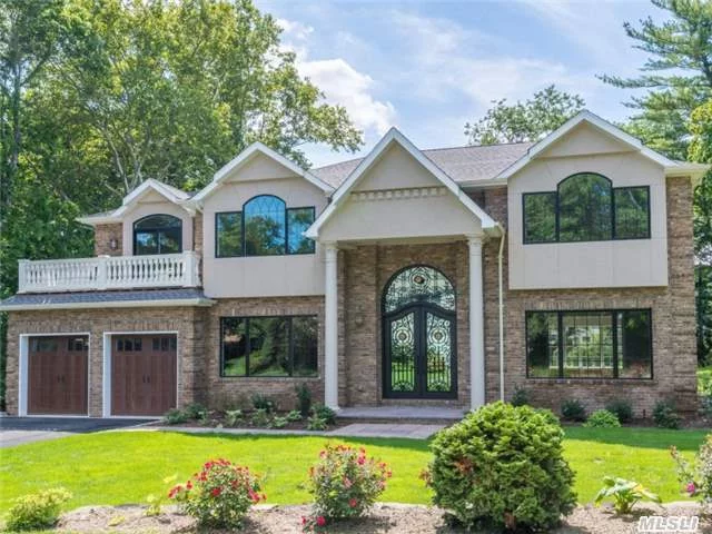 Custom Built Center Hall Colonial Set In The Heart Of Roslyn Heights Country Club. Handcrafted With Magnificent Architectural Details Throughout. 10Ft Ceilings On The 1st Floor, Generator And Theater Room.