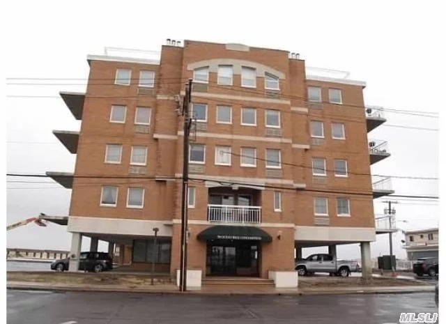 Fine Beach Front Living At The End Of The Boardwalk. Terrace Overlooks Ny Ave And S/W Ocean View. Updted, New Deck & Wood Flrs, Covered Parking, W/D In Unit, 2Bike & Big Locker Storage, Rooftop Deck, Guest Parking.