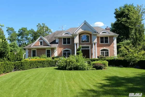 Custom Built, All-Brick Colonial On Approximately 2/3 Of An Acre Of Park-Like Grounds Built By Renowned Builder. Approximately 5, 000 Sq Ft With Six Bedrooms, Four And A Half Baths. Custom Kitchen With Top-Of-The-Line Appliances. Large Entertaining Rooms With High Ceilings, And A Huge, Finished Basement. Attractive Circular Driveway. Famed Wheatley School District.